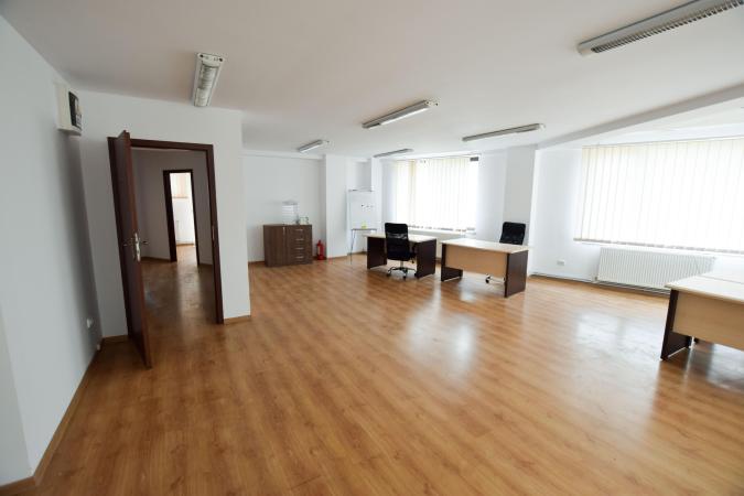 Nerva Traian Timpuri Noi Spatiu birouri In Bloc Nou Tip Vila 130mp 3 camere