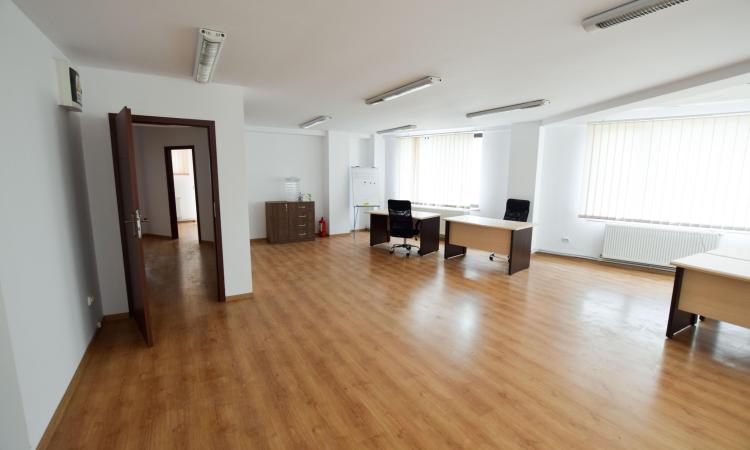 Nerva Traian Timpuri Noi Spatiu birouri In Bloc Nou Tip Vila 130mp 3 camere