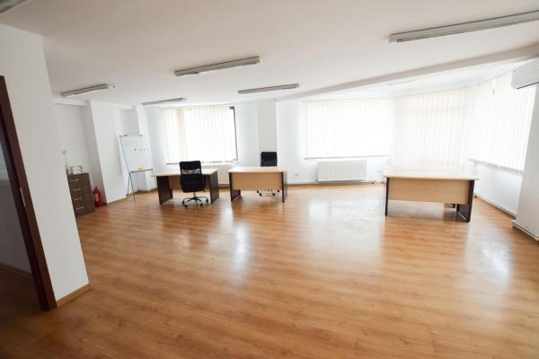 Nerva Traian Timpuri Noi Spatiu birouri In Bloc Nou Tip Vila 130mp 3 camere