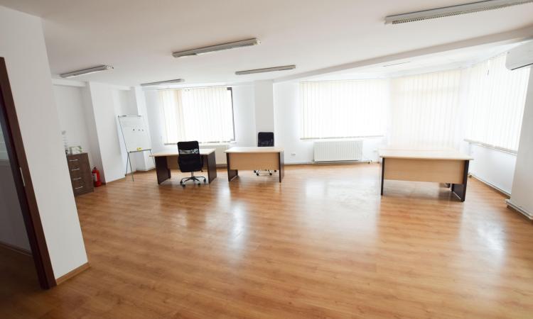 Nerva Traian Timpuri Noi Spatiu birouri In Bloc Nou Tip Vila 130mp 3 camere