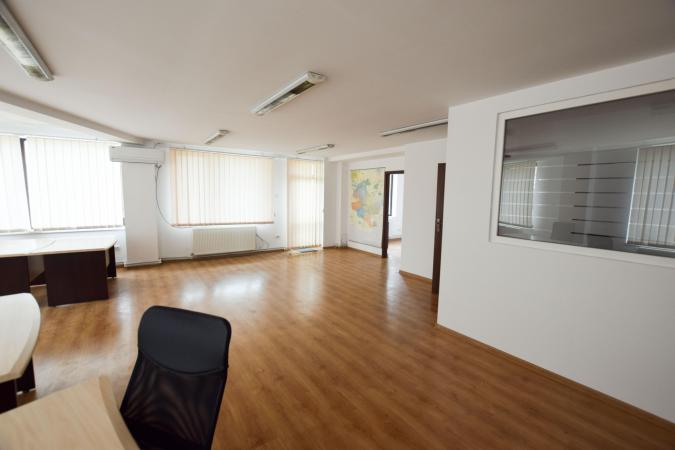 Nerva Traian Timpuri Noi Spatiu birouri In Bloc Nou Tip Vila 130mp 3 camere