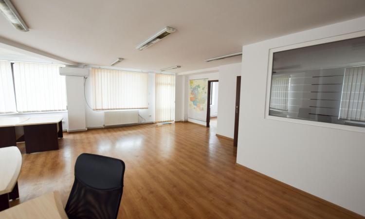 Nerva Traian Timpuri Noi Spatiu birouri In Bloc Nou Tip Vila 130mp 3 camere
