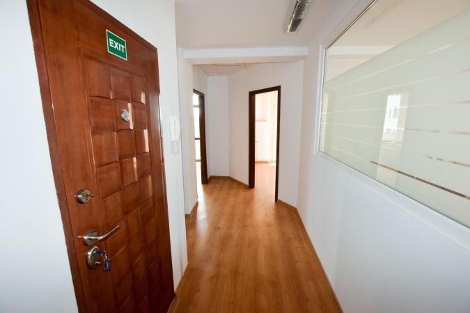 Nerva Traian Timpuri Noi Spatiu birouri In Bloc Nou Tip Vila 130mp 3 camere