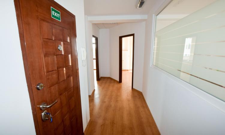 Nerva Traian Timpuri Noi Spatiu birouri In Bloc Nou Tip Vila 130mp 3 camere