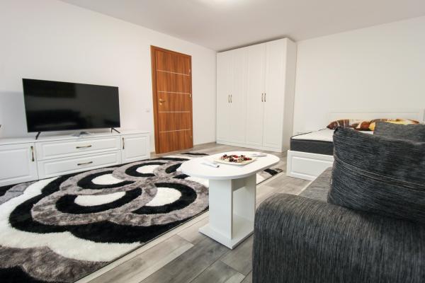 Piata Alba Iulia - Decebal - Unirii /bloc reabilitat mixt/complet renovata
