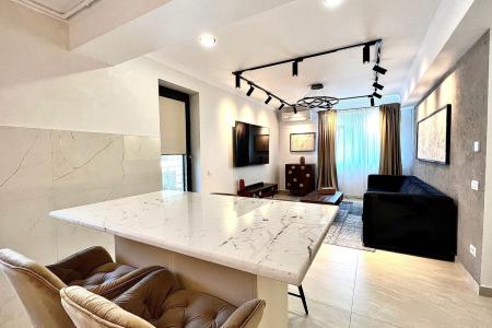 Apartament de vanzare cu mobilier si finisaje de lux