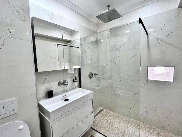 Apartament de vanzare cu mobilier si finisaje de lux