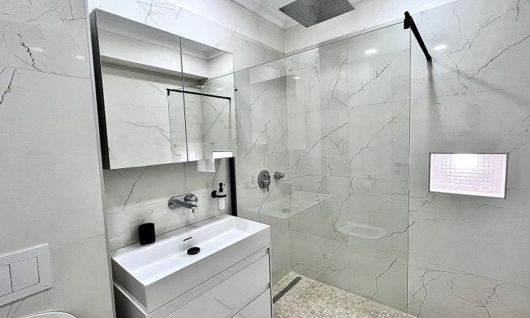 Apartament de vanzare cu mobilier si finisaje de lux