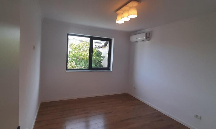 Vanzare apartament de 3 camere cu finisaje de lux