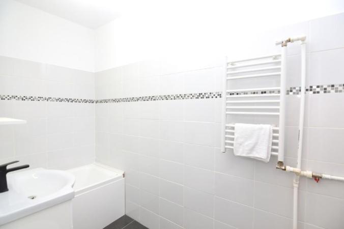 Decebal-Piata Alba Iulia-complet renovata/bloc mixt