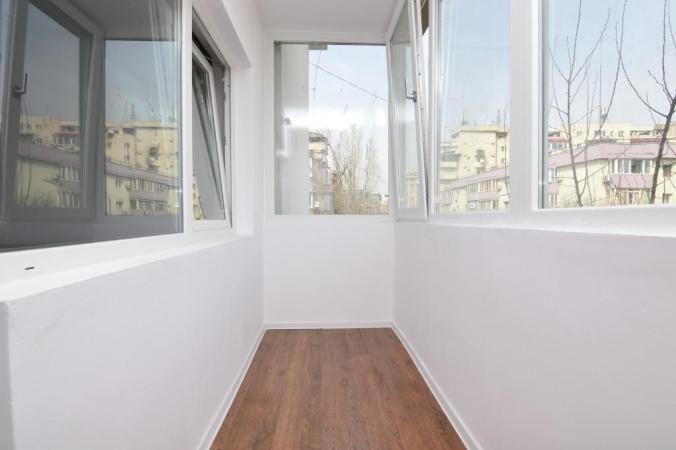 Decebal-Piata Alba Iulia-complet renovata/bloc mixt