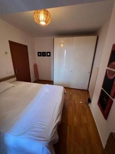 Decebal-Piata Alba Iulia-Bloc nou