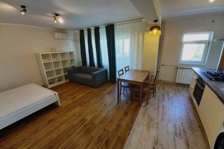 Garsoniera complet renovata-Decebal-Piata Alba Iulia/bloc mixt