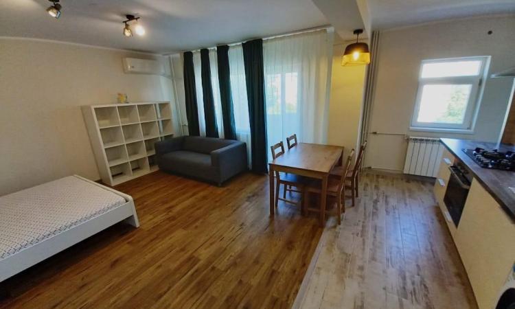 Garsoniera complet renovata-Decebal-Piata Alba Iulia/bloc mixt