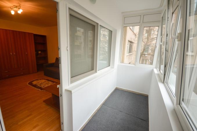 Decebal - str Voronet - 2 camere decomandat - mobilat/utilat - Metrou Muncii