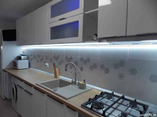 apartament 3 camere 80mp mobilat si utilat B dul Decebal