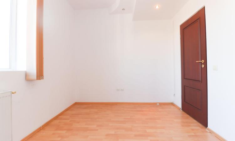 Bd Unirii Rond Alba Iulia Spatiu birouri 3 camere Bloc Nou Centrala