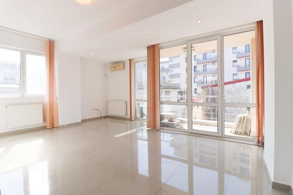 Bd Unirii Rond Alba Iulia Spatiu birouri 3 camere Bloc Nou Centrala
