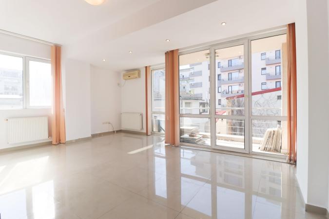 Bd Unirii Rond Alba Iulia Spatiu birouri 3 camere Bloc Nou Centrala