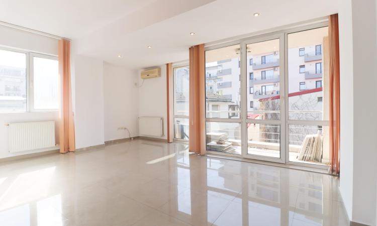 Bd Unirii Rond Alba Iulia Spatiu birouri 3 camere Bloc Nou Centrala