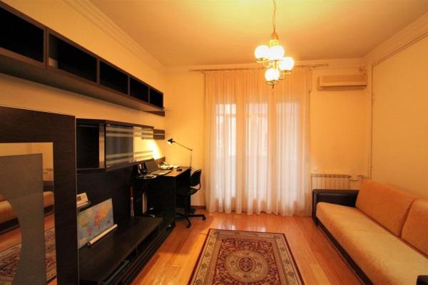 Apartament 3 camere Universitate - Bulevardul Balcescu - Bloc Consolidat 2006