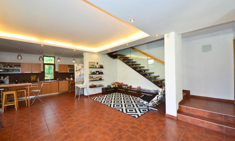 Baneasa - Teisani, vila P+1E+M duplex, 4 camere, suprafata utila 177 mp