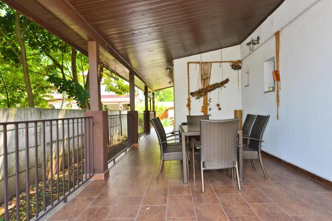 Baneasa - Teisani, vila P+1E, 6 camere, suprafata utila 212 mp