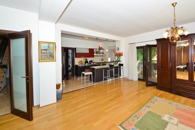 Baneasa - Teisani, vila P+1E, 6 camere, suprafata utila 212 mp