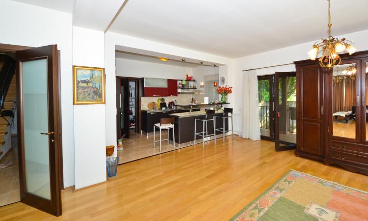Baneasa - Teisani, vila P+1E, 6 camere, suprafata utila 212 mp