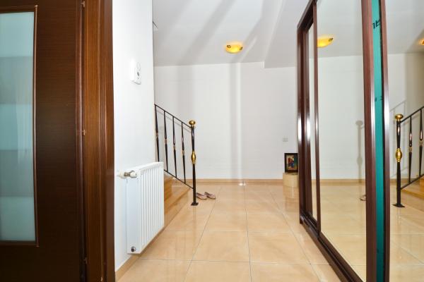 Baneasa - Teisani, vila P+1E, 6 camere, suprafata utila 212 mp