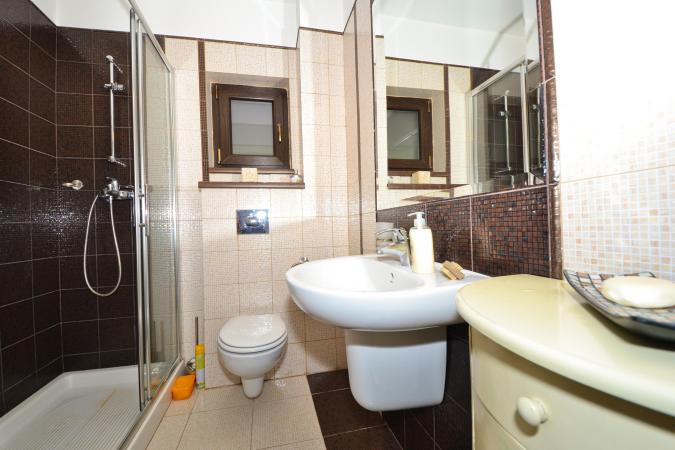 Baneasa - Teisani, vila P+1E, 6 camere, suprafata utila 212 mp