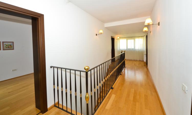 Baneasa - Teisani, vila P+1E, 6 camere, suprafata utila 212 mp