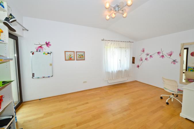Baneasa - Teisani, vila P+1E, 6 camere, suprafata utila 212 mp