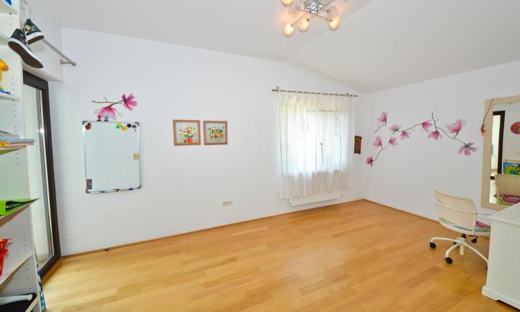 Baneasa - Teisani, vila P+1E, 6 camere, suprafata utila 212 mp