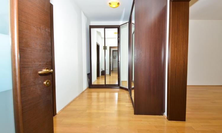 Baneasa - Teisani, vila P+1E, 6 camere, suprafata utila 212 mp