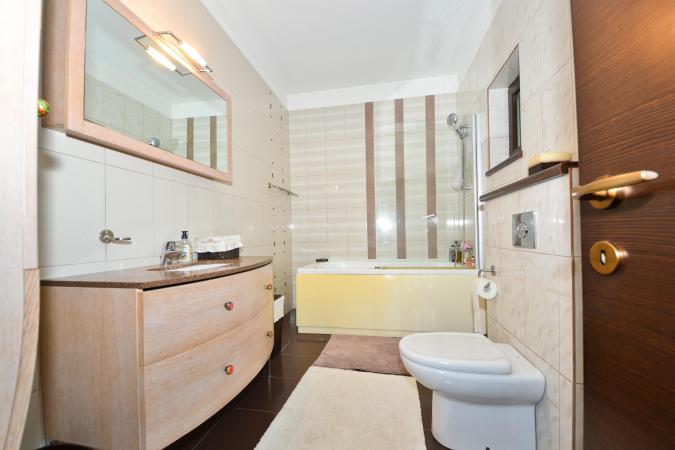 Baneasa - Teisani, vila P+1E, 6 camere, suprafata utila 212 mp