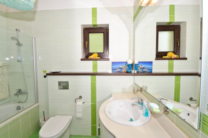 Baneasa - Teisani, vila P+1E, 6 camere, suprafata utila 212 mp
