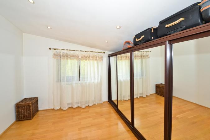Baneasa - Teisani, vila P+1E, 6 camere, suprafata utila 212 mp