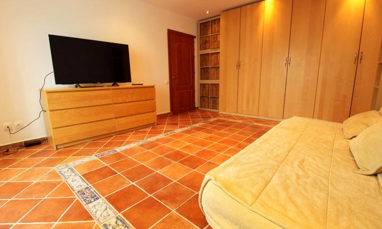 Decebal-Alba Iulia-complet renovat/mobilat-loc de parcare