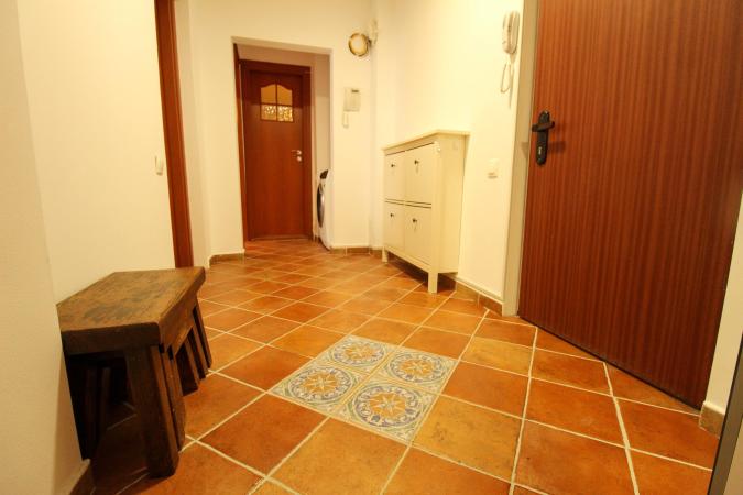 Decebal-Alba Iulia-complet renovat/mobilat-loc de parcare