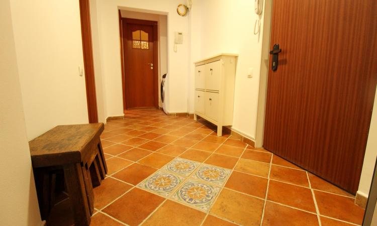 Decebal-Alba Iulia-complet renovat/mobilat-loc de parcare