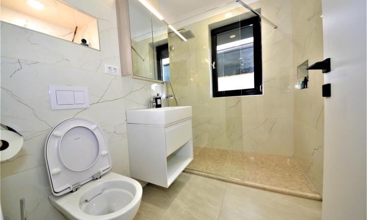 Apartament de vanzare, mobilat si utilat, finisaje si design de calitate
