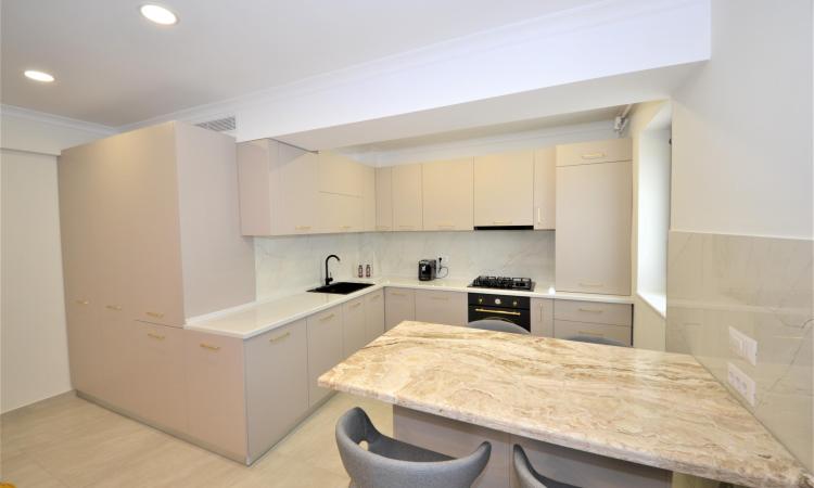 Apartament de vanzare, mobilat si utilat, finisaje si design de calitate