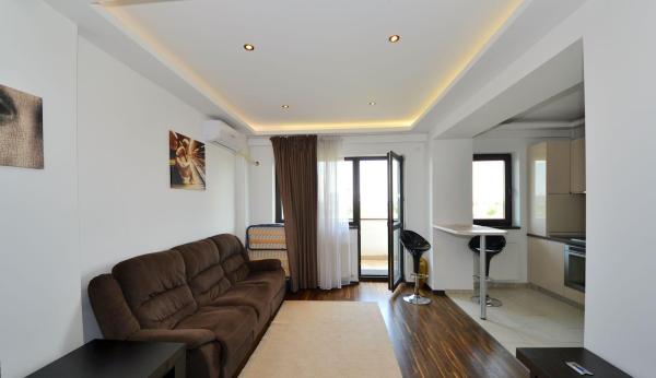Baneasa - Sisesti, apartament 2 camere in bloc, decomandat, etaj 5/5