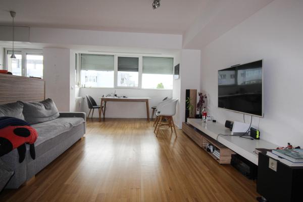 3 camere-72 mp-living elegant cu balcon tip logie-Domenii