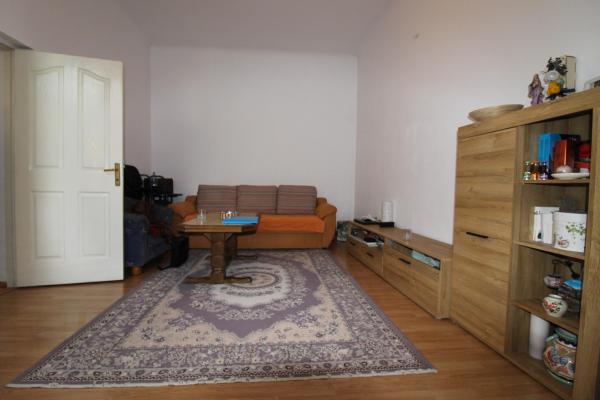 vila- 5 camere- 2 bai-balcon-122 mp-Gara de nord