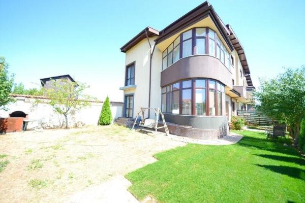 Vilă impresionantă de 6 camere într-o zonă exclusivistă din nordul Bucureștiului