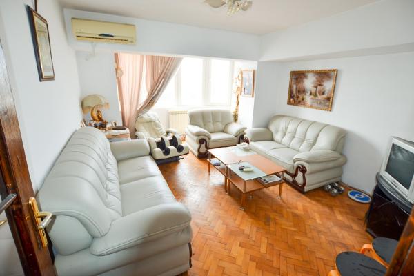 Unirii - Piata Alba Iulia - stradal rond - 3 camere