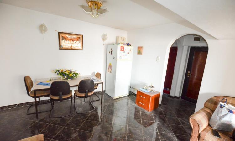 Unirii - Piata Alba Iulia - stradal rond - 3 camere