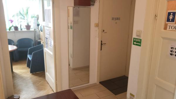 3 camere-semidecomandat-62 mp-2 bai cu geam-Domenii